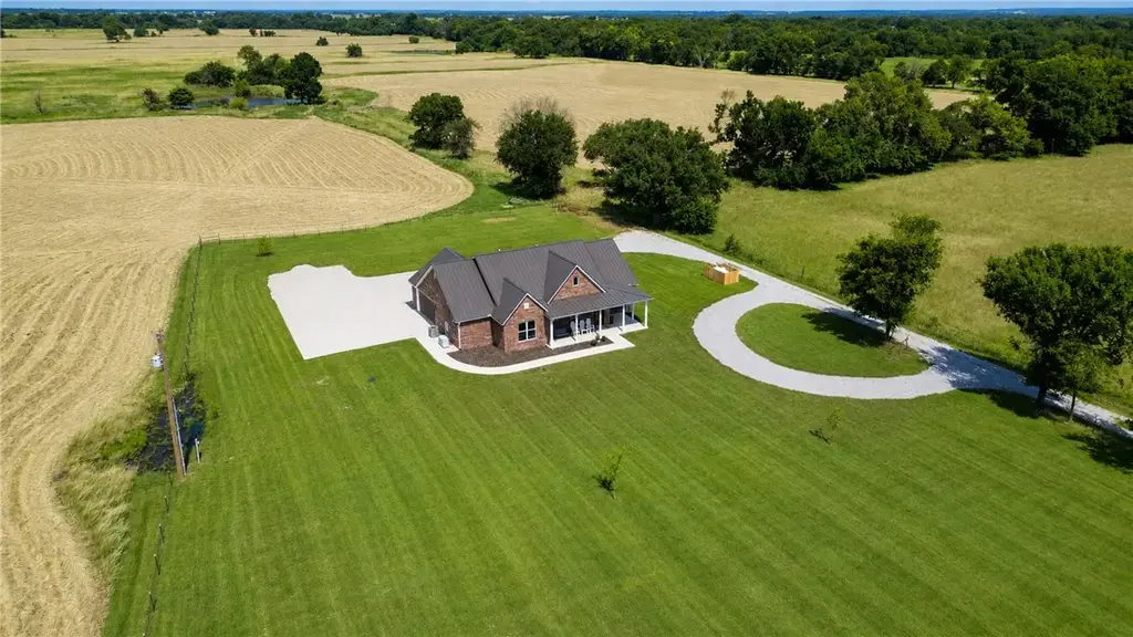 10101 N Highway 43, Maysville