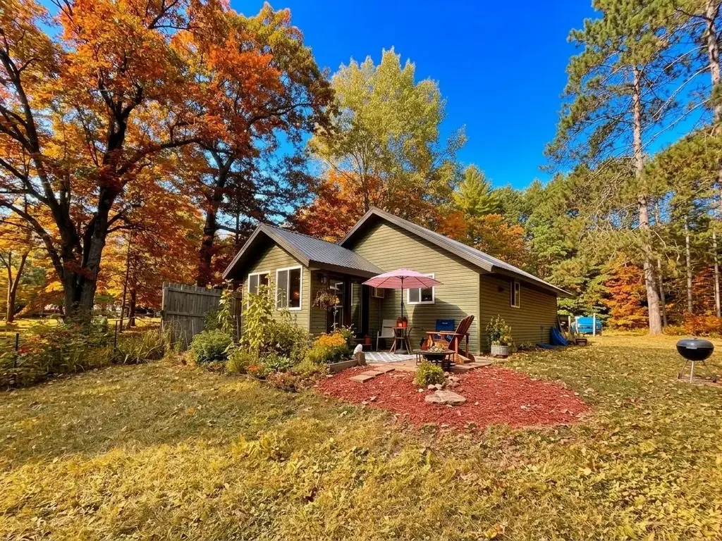 N581 Chippewa Avenue, Holcombe