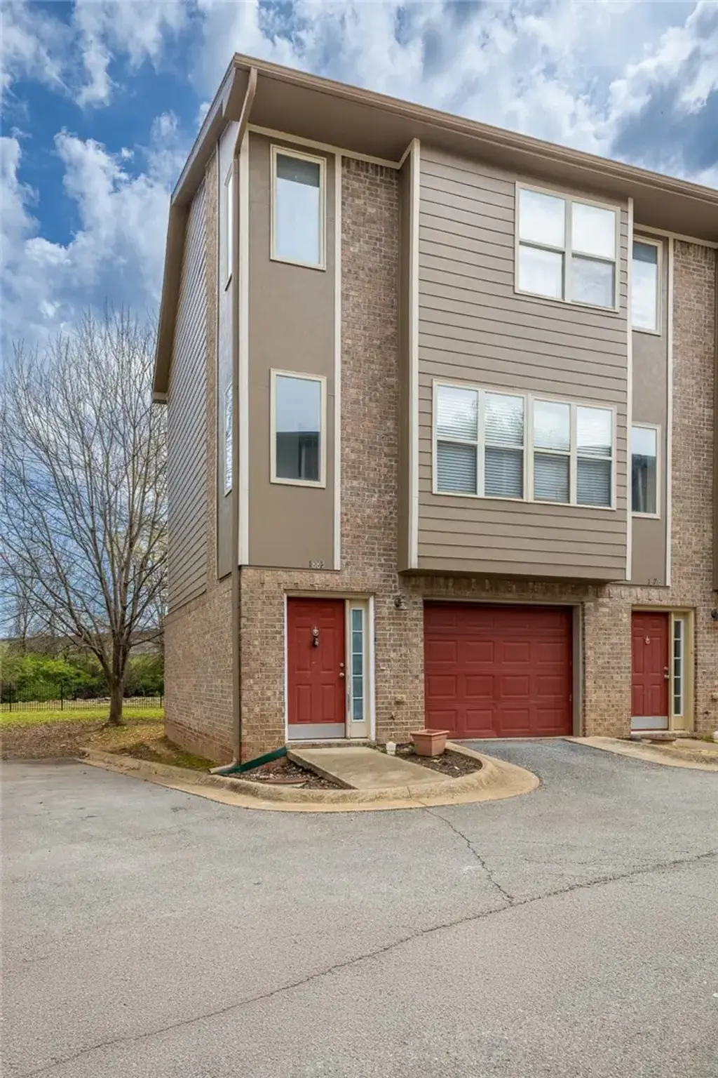 1882 N Scull Creek Drive, Fayetteville