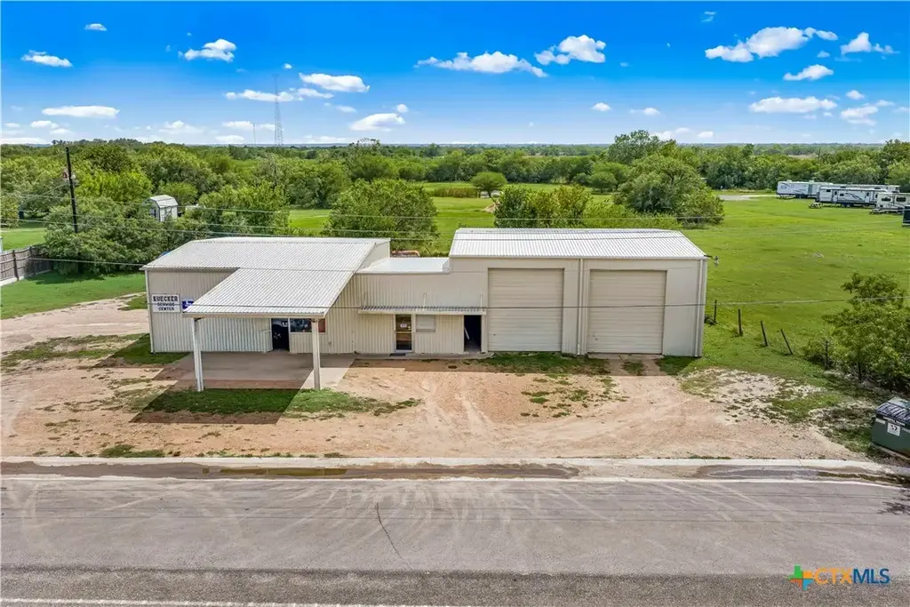 250 Fm 766, Cuero
