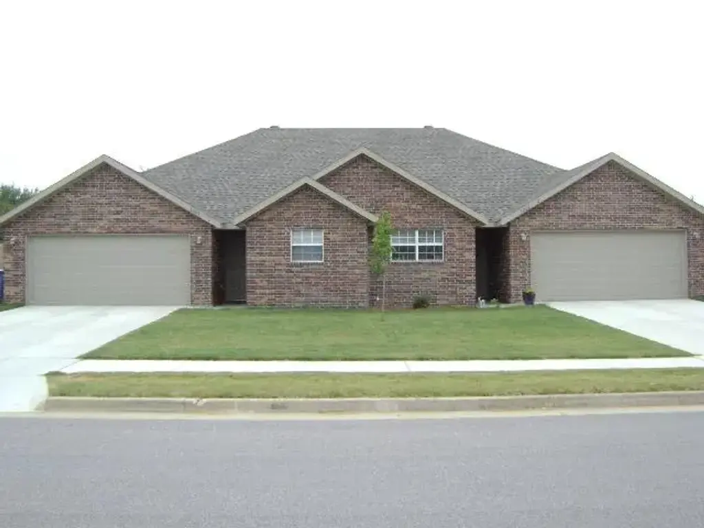 4207 Sw Broadstone Avenue 2, Bentonville