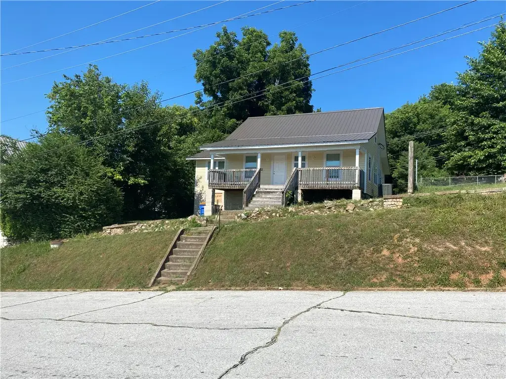 216 N Willow Street, Harrison
