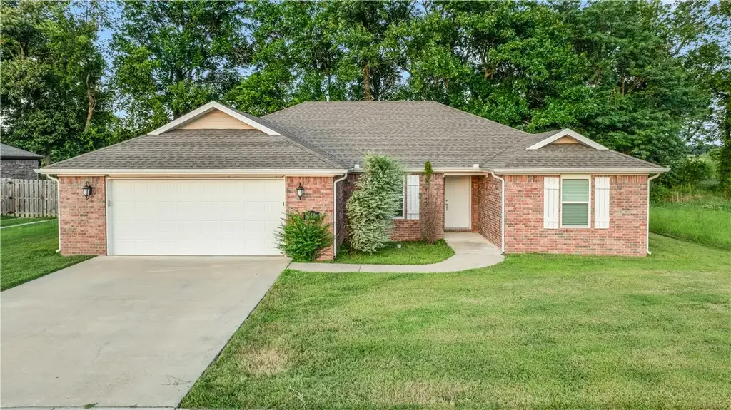 114 Lion Drive, Gravette