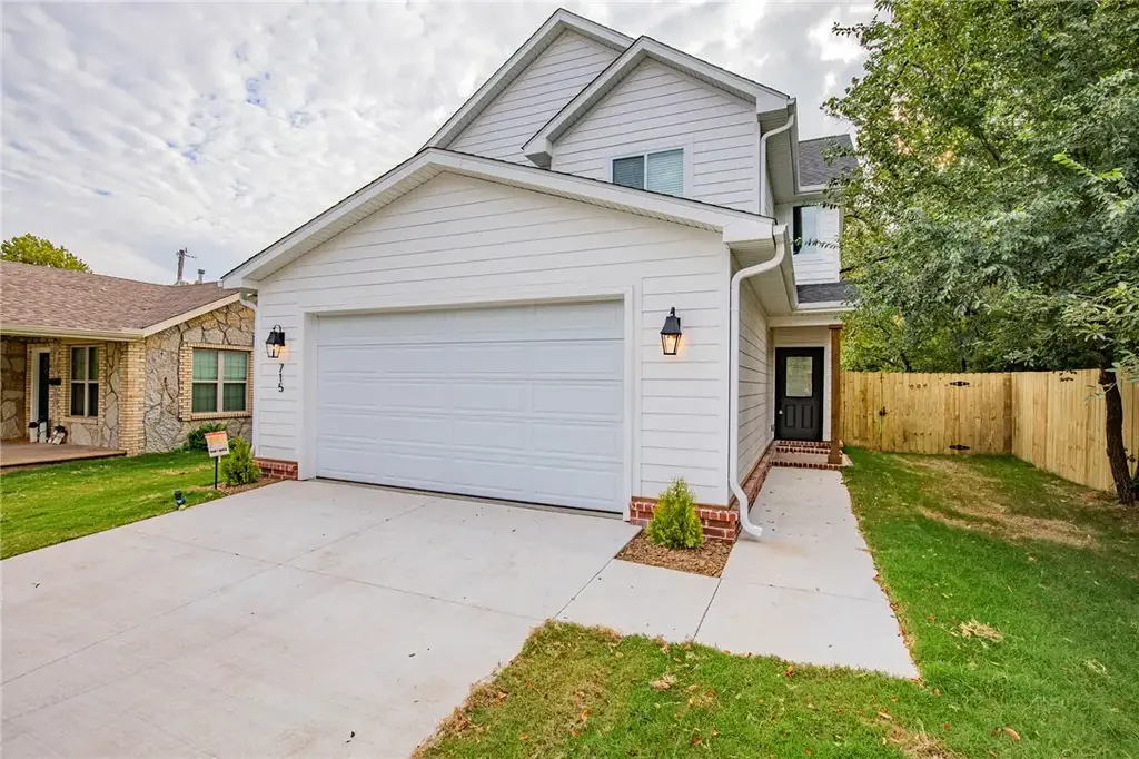 715 N Mount Olive Street, Siloam Springs