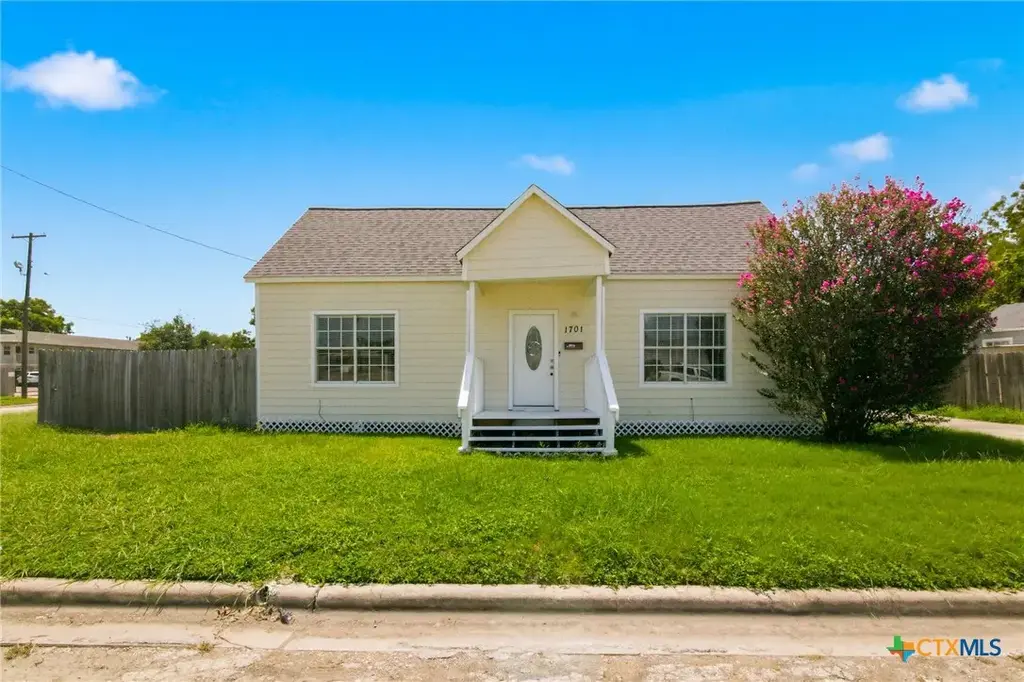 1701 N Wheeler Street, Victoria