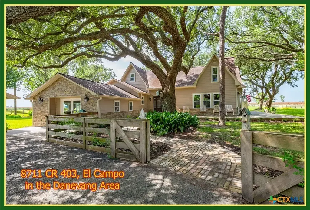 8711 County Road 403, El Campo