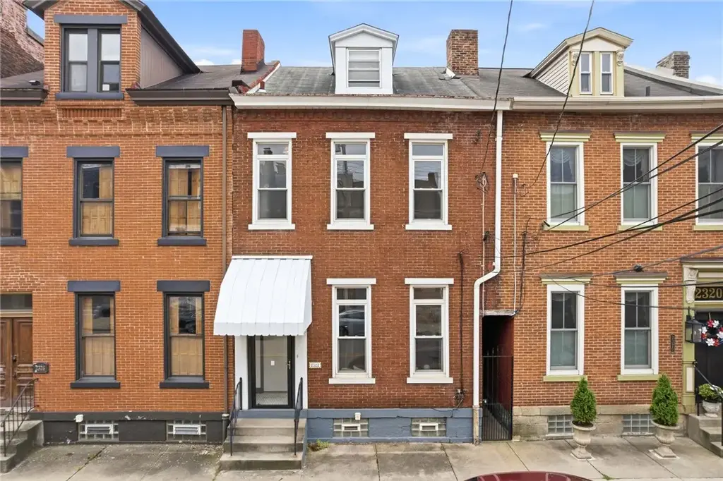 2322 Sarah Street, South Side