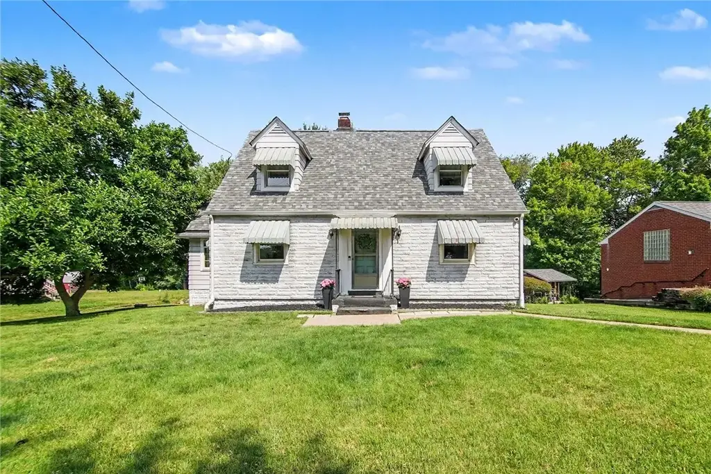 103 Hoover Boulevard , Center
