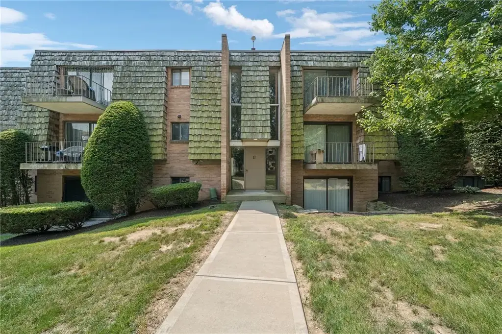 1135 Forest Green Drive , Moon/Crescent
