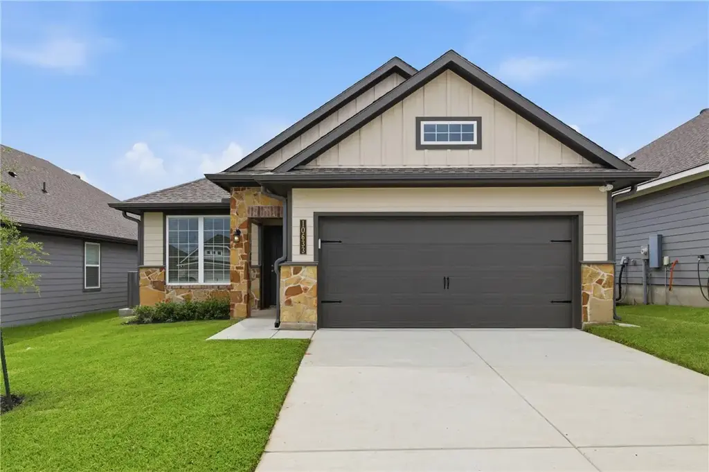 10633 Burgundy Berry Way, College Station