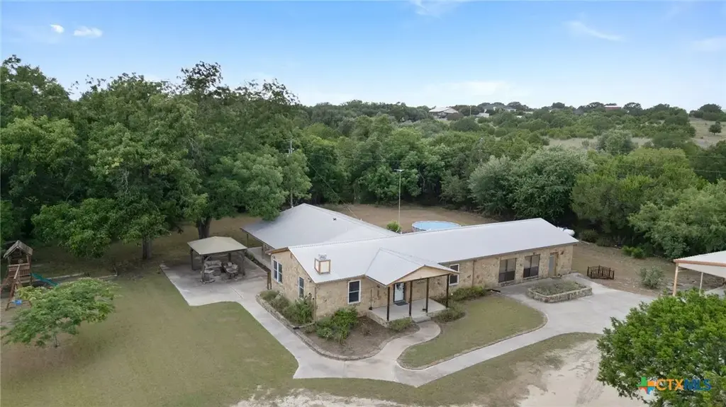 2742 County Road 1045, Lampasas