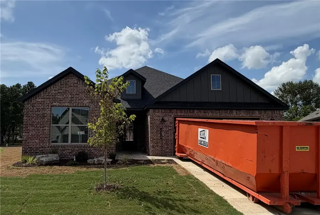 2310 N Lexington Street, Siloam Springs