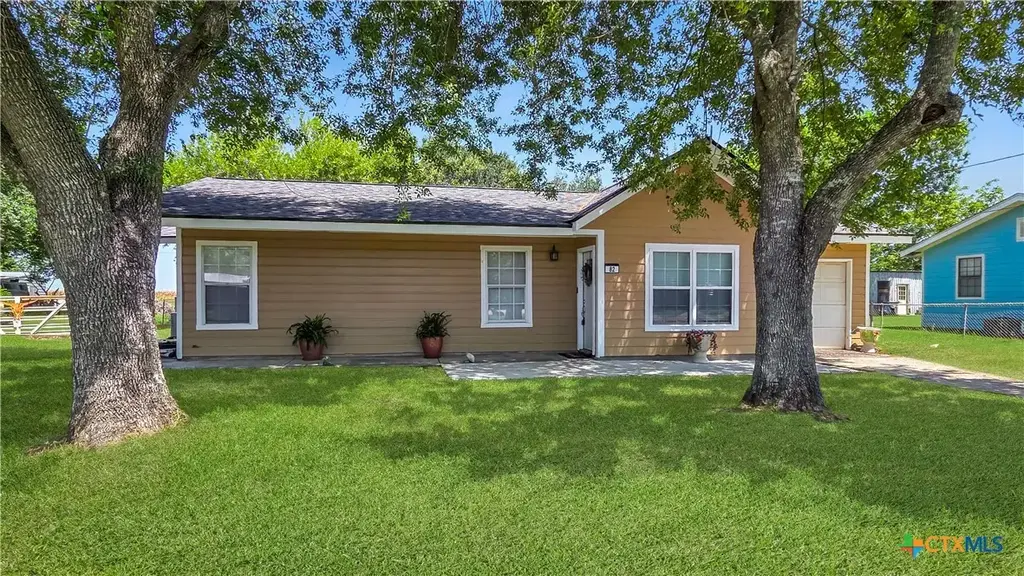82 Bayou Drive, Port Lavaca