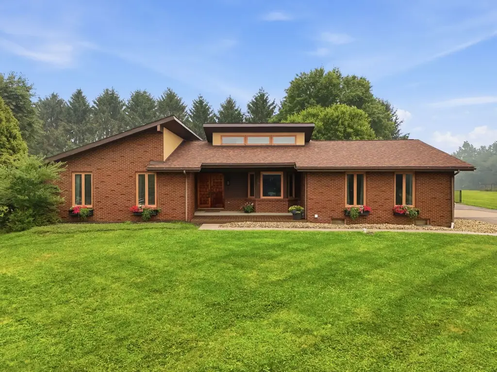 235 Henricks Road, Center