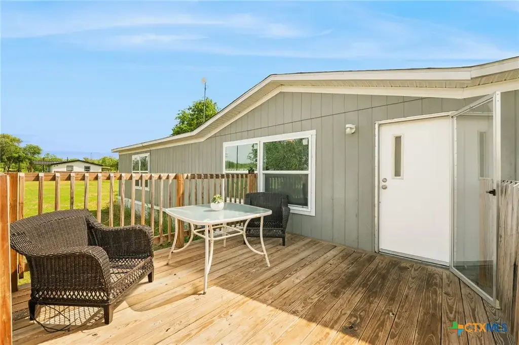 8954 County Road 128, Floresville