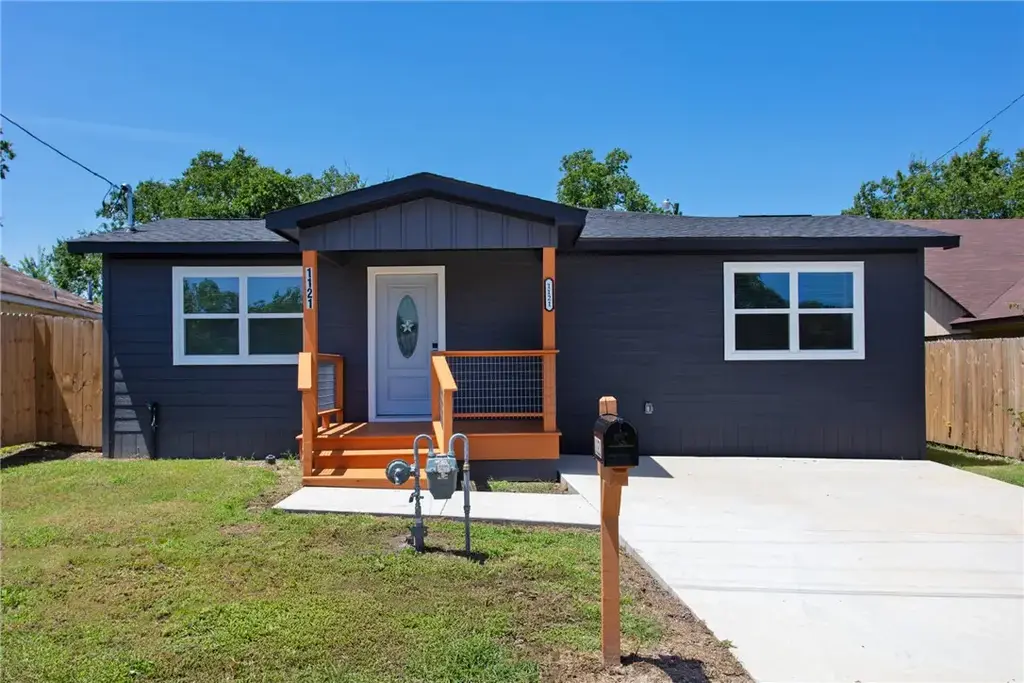 1121 Lowery Street, Bryan