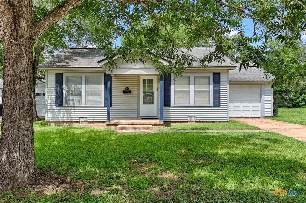 903 N Glendale Street, Hallettsville