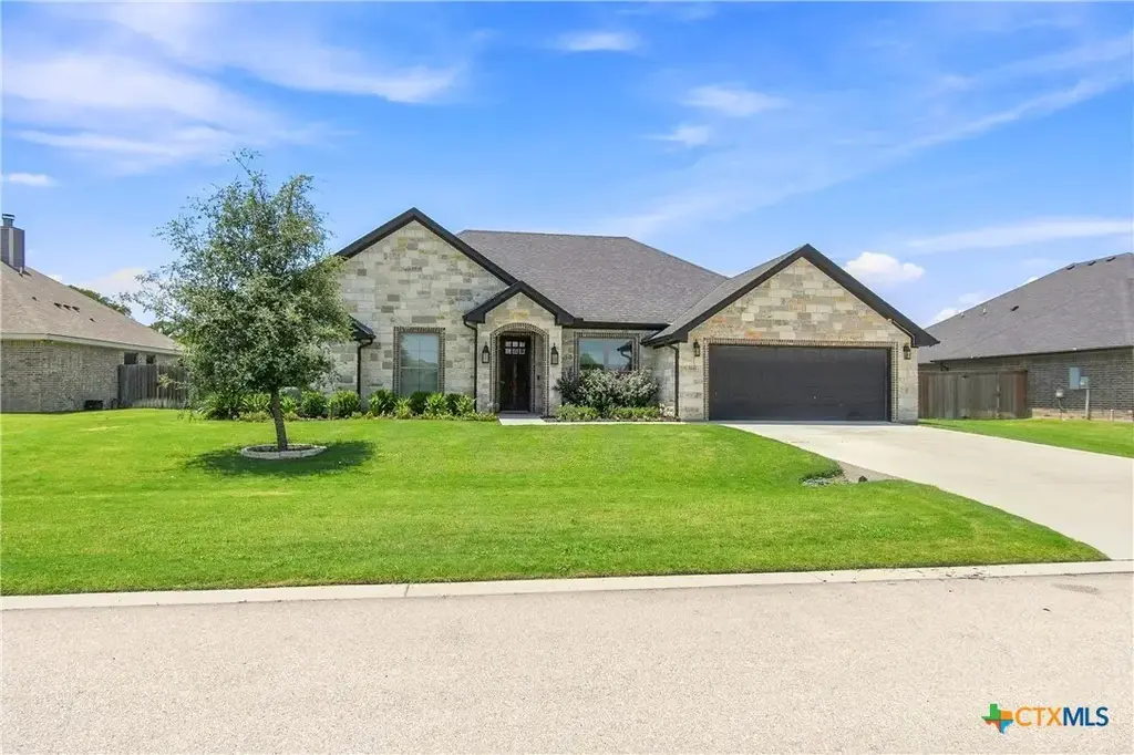 3841 Green Tree Loop, Temple