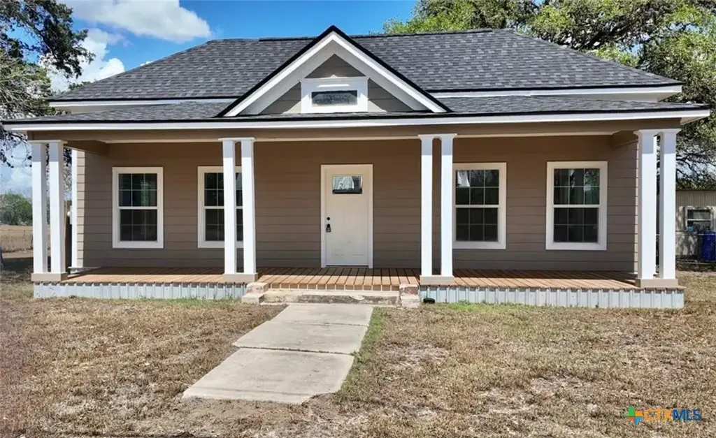 210 Julia St., Yoakum
