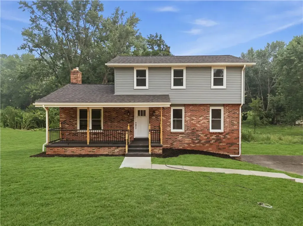 107 Colonial Way, Center