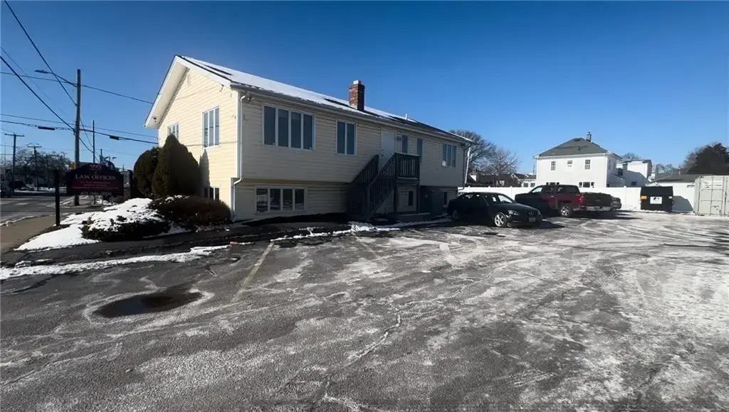 995 Park Ave, Cranston