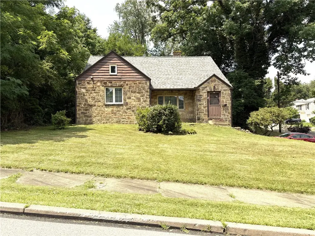 525 Riverview Drive , New Kensington