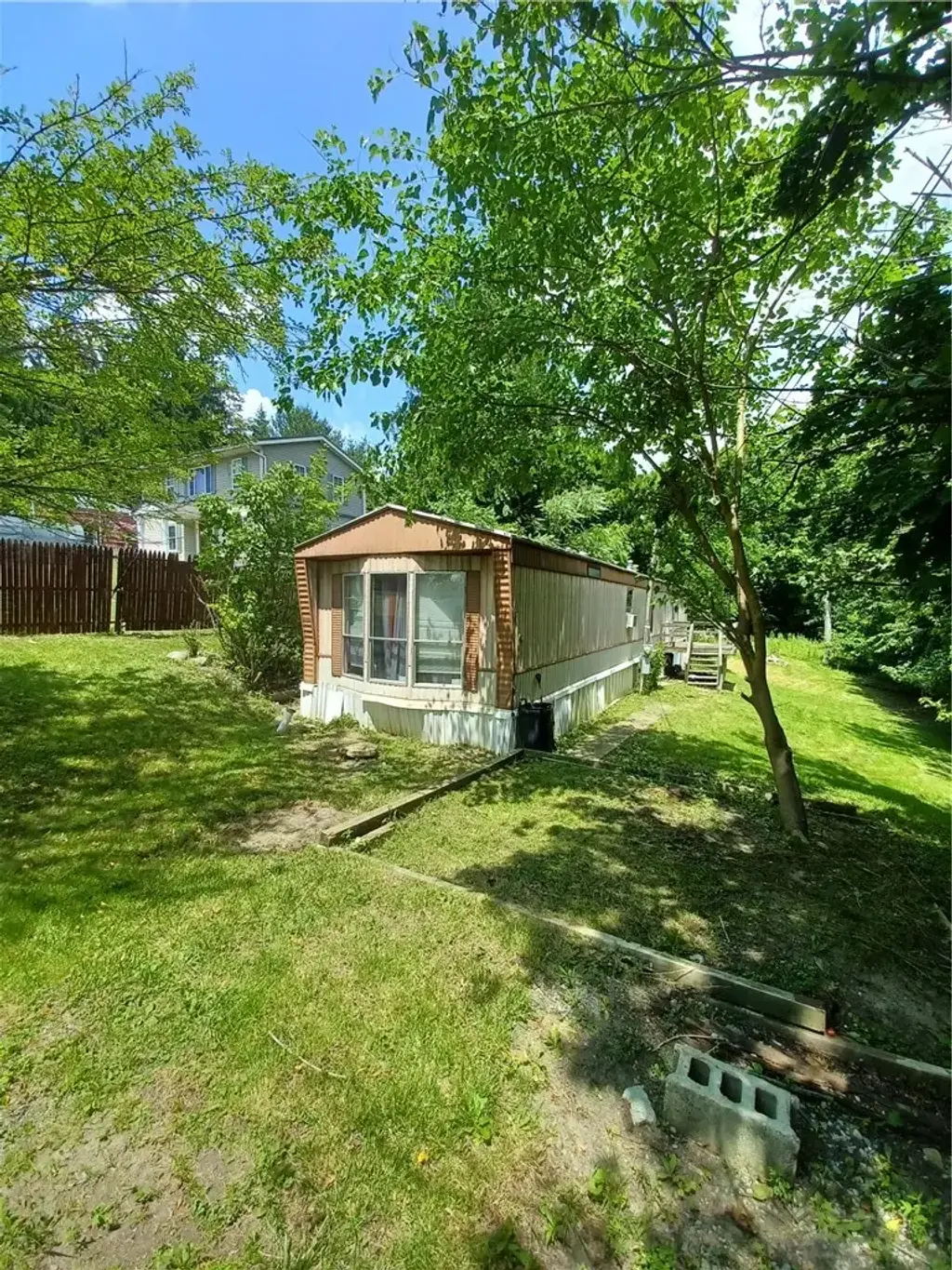 165 Hutter Avenue Hutter, Ellwood City