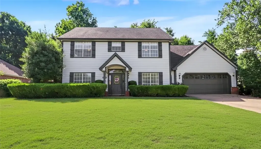 2669 E Meandering Way, Fayetteville