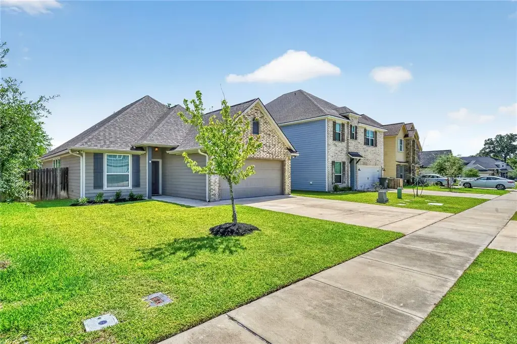 2123 Mountain Wind Loop, Bryan