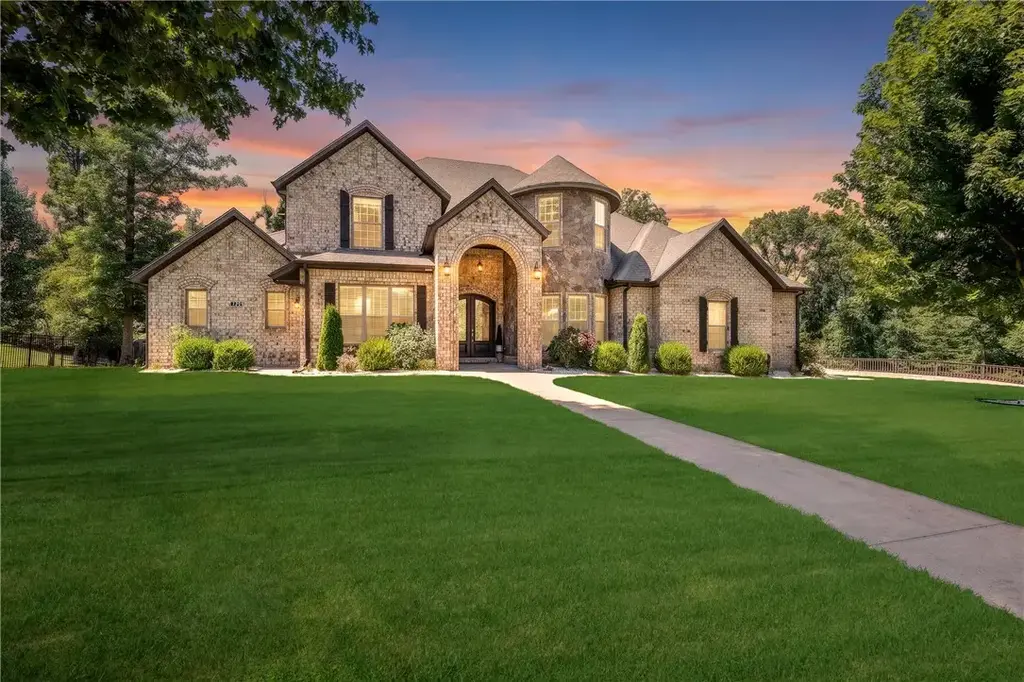 1503 Fontaine Court, Centerton