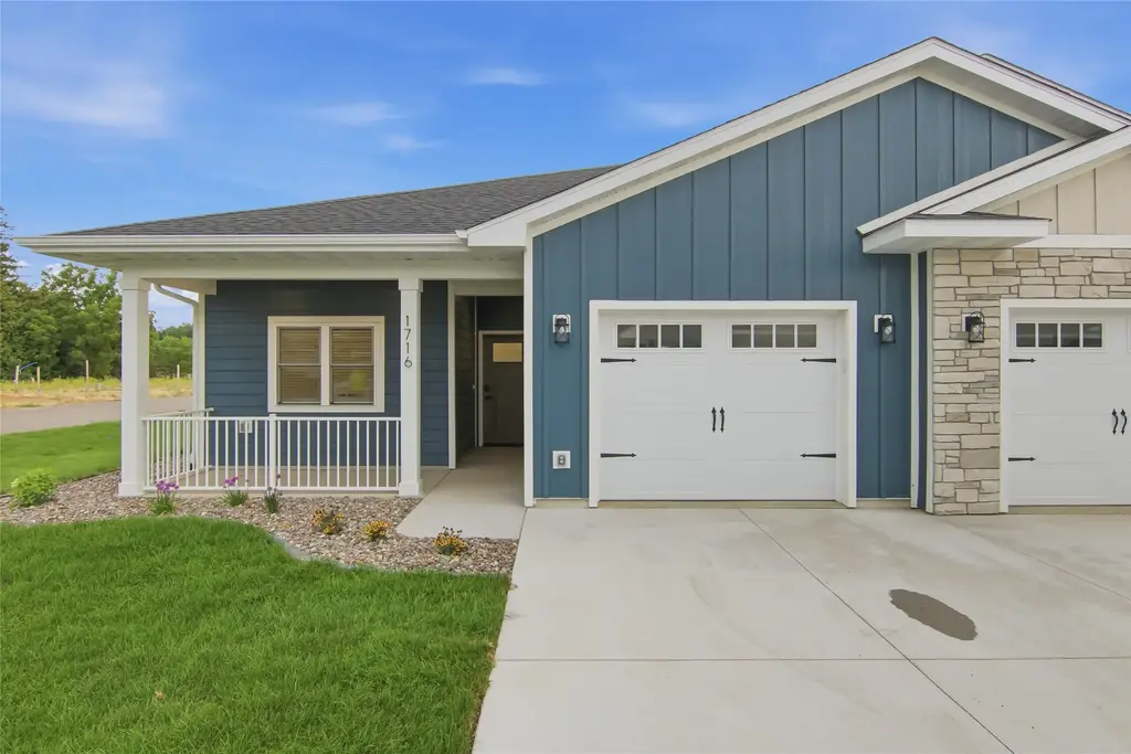 1716 Whitetail Way, Altoona