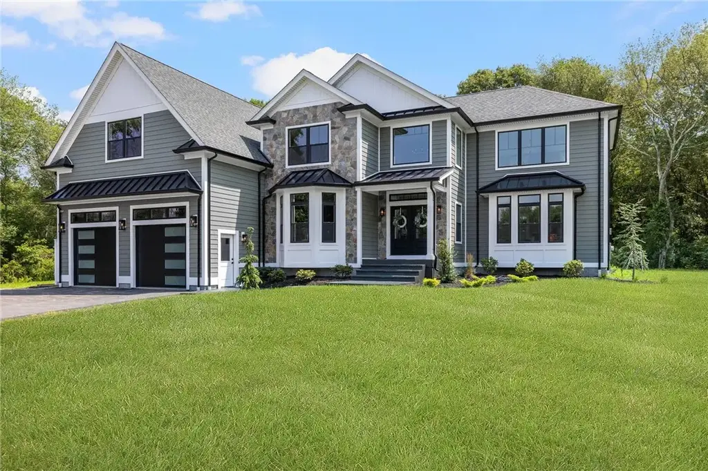 140 South Pier Rd, Narragansett