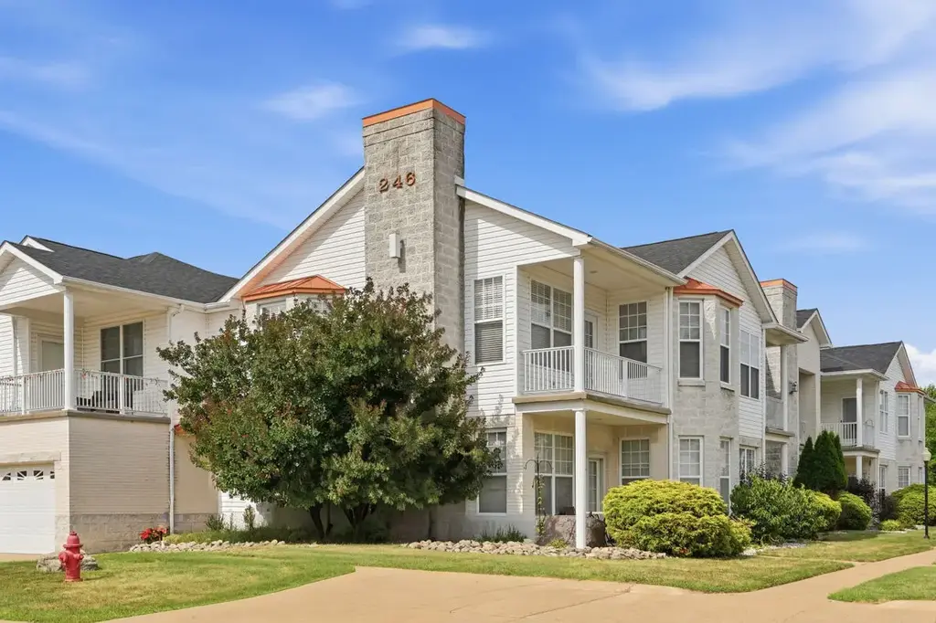 246 Adams Pointe Boulevard 7, Adams