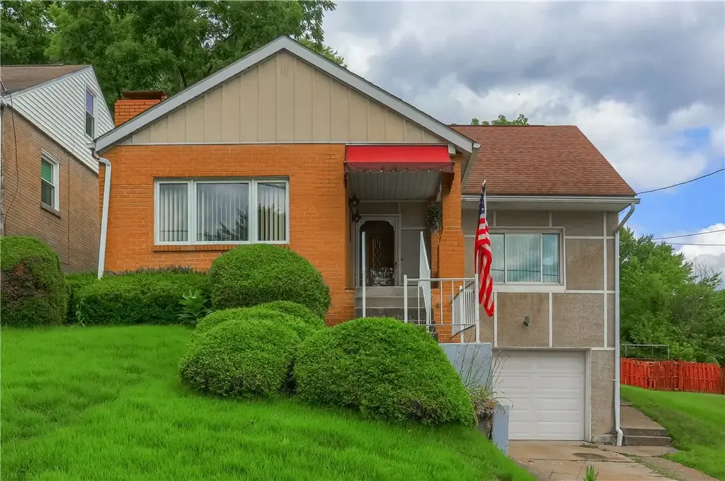 108 Hazen Avenue , Ellwood City