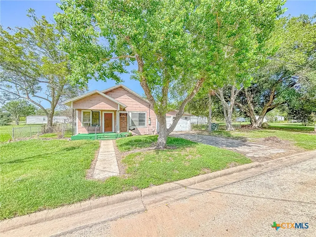 810 N Avenue H, Shiner