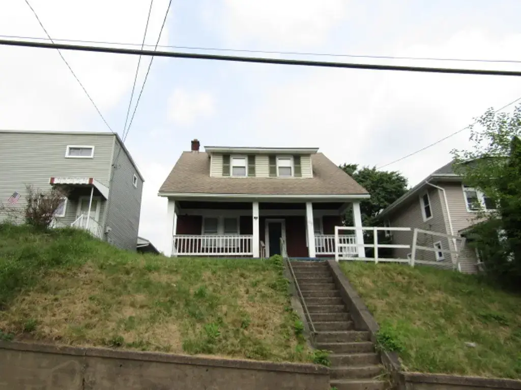 128 Carnegie Avenue , Clairton