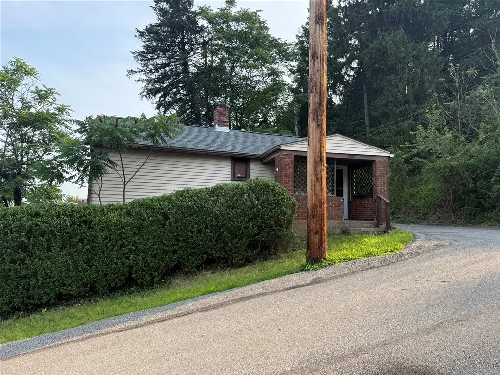 843 Delaware Avenue , Glassport