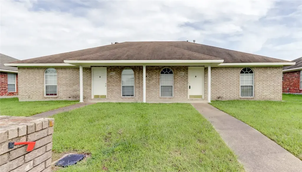 902 Kalanchoe #b Court A-b, College Station
