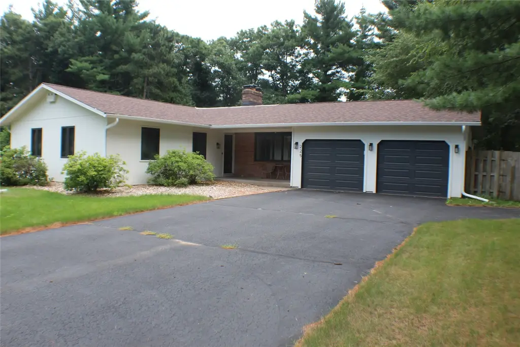 225 Corydon Road, Eau Claire