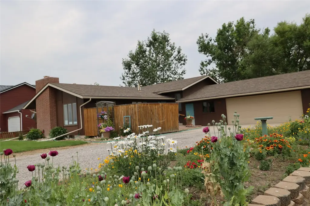 211 Illinois Avenue, Valier