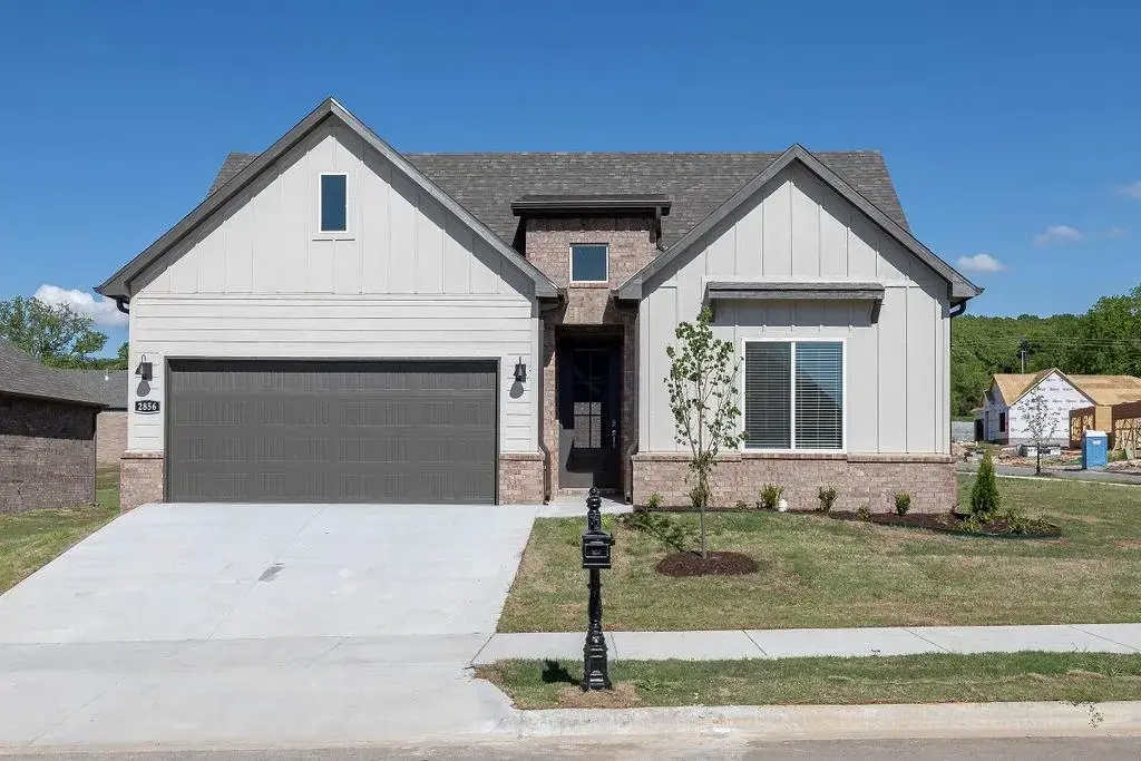 2856 S Zinc Avenue, Fayetteville