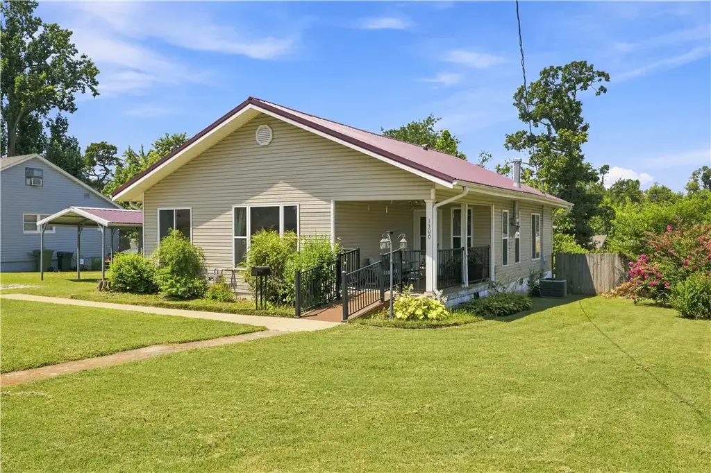 1300 S 9th Street, Rogers