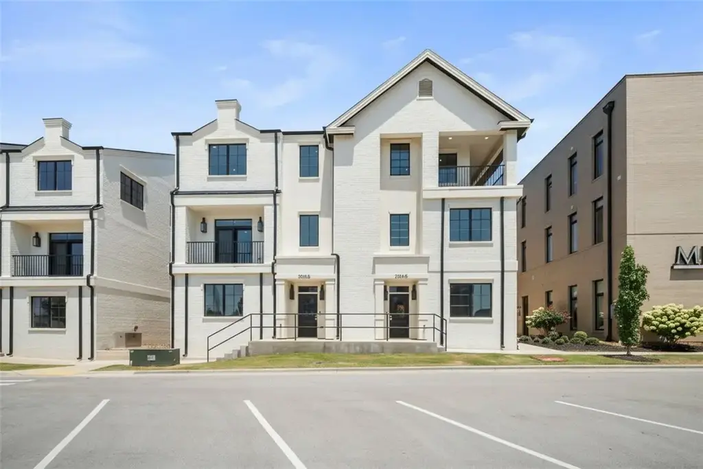 5183 & 5185 W Pauline Whitaker Parkway, Rogers