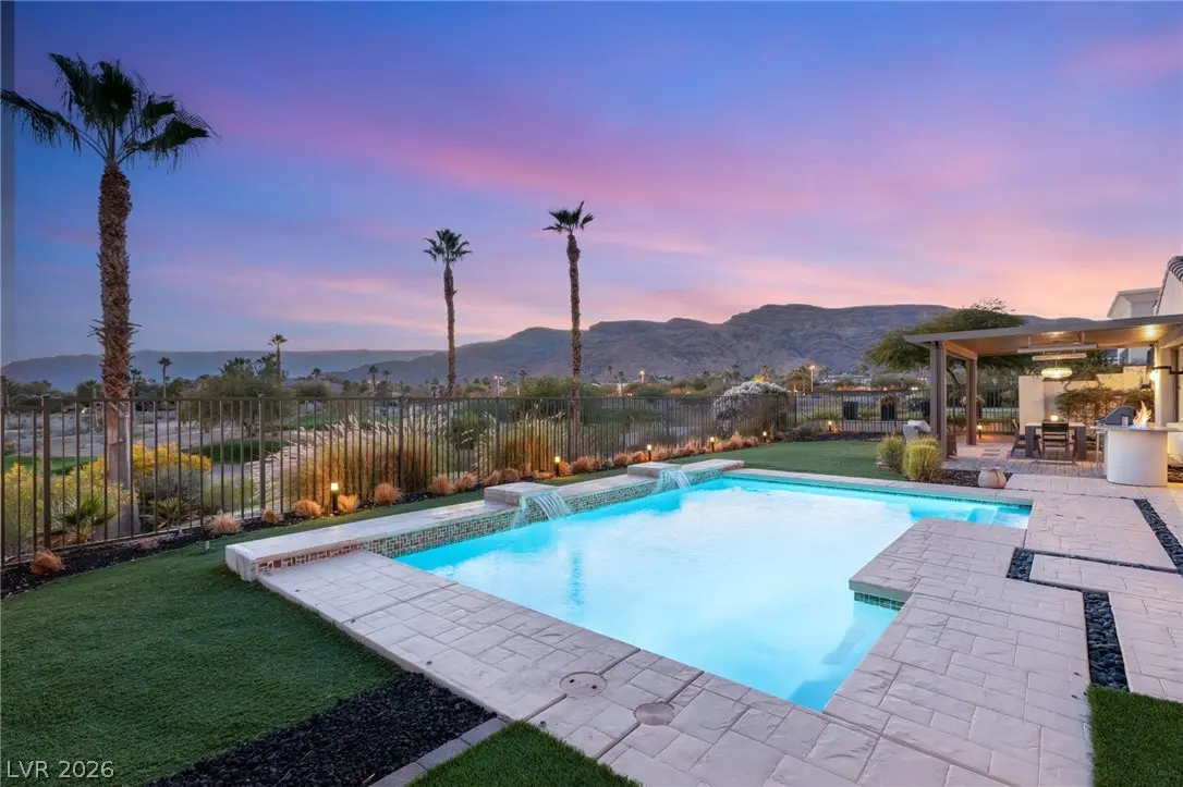 11305 Golden Chestnut Place, Las Vegas