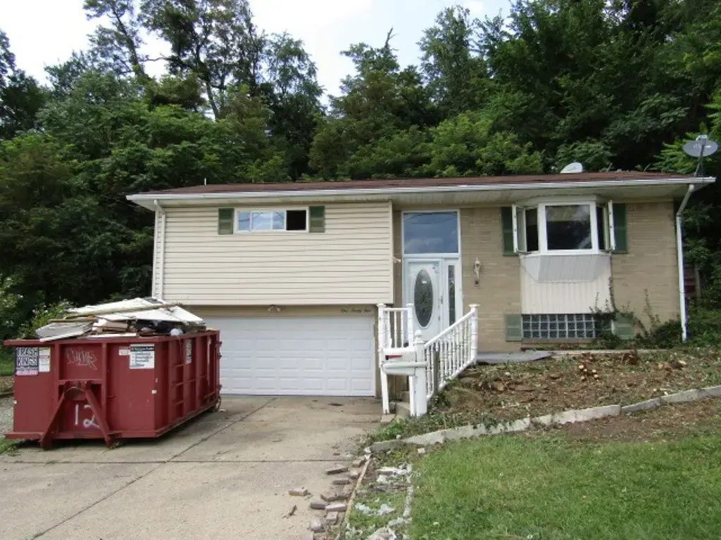 195 Duquesne Avenue , Dravosburg