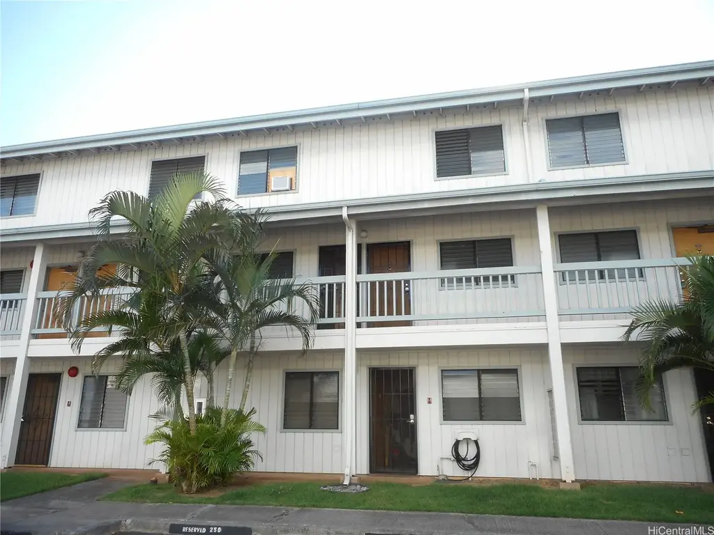 98-650 Moanalua Loop # 247, Aiea