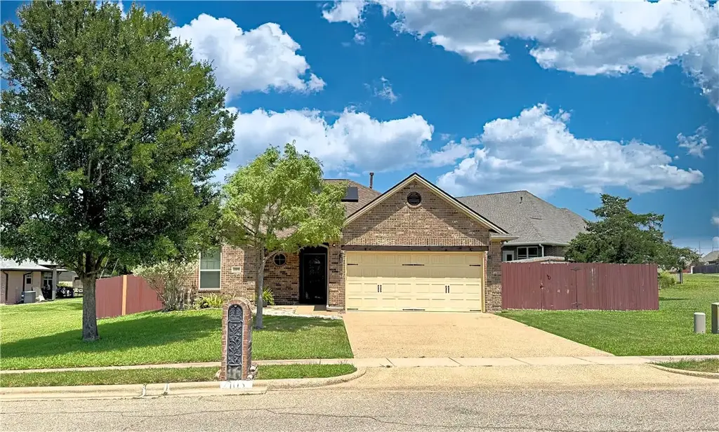 2105 Ella Lane, Bryan