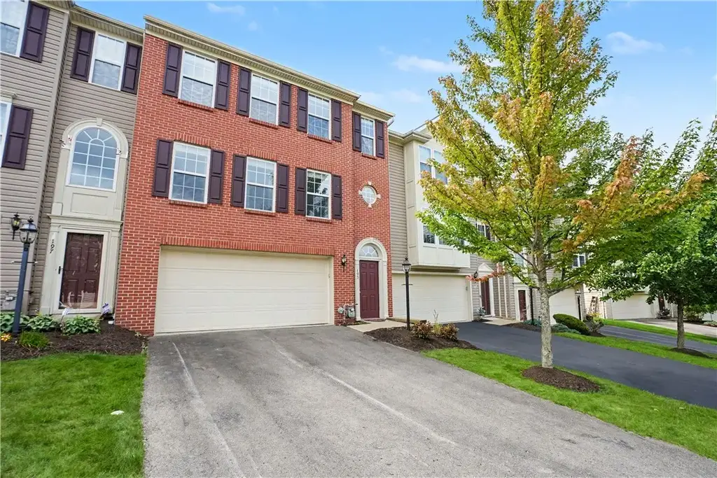 195 Southern Valley Court , Adams