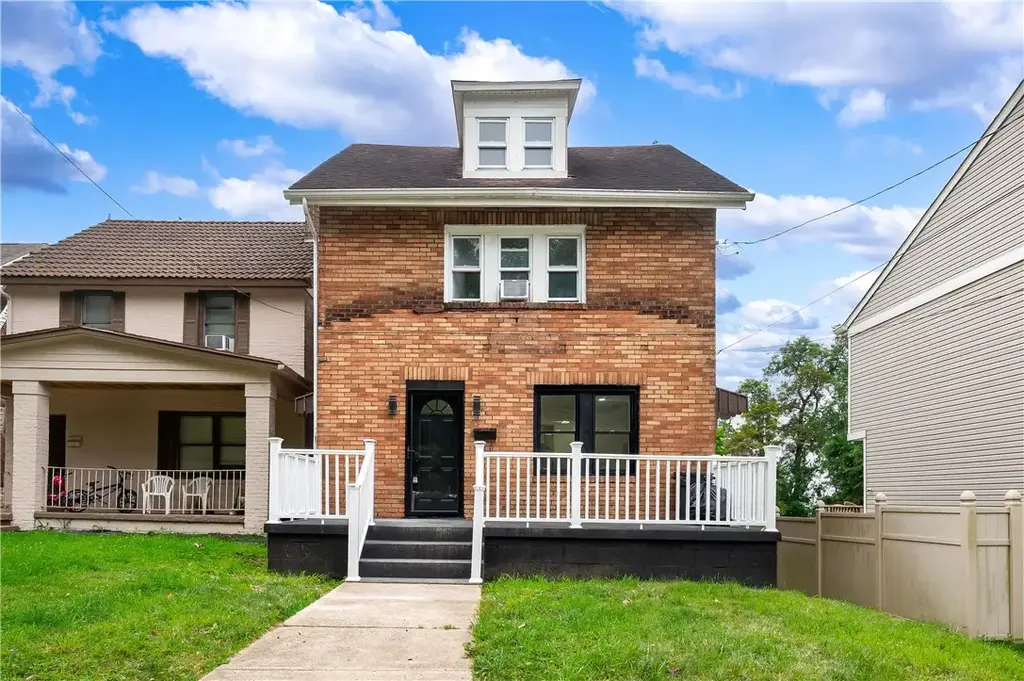 7258 Campania Avenue, Lincoln Larimer