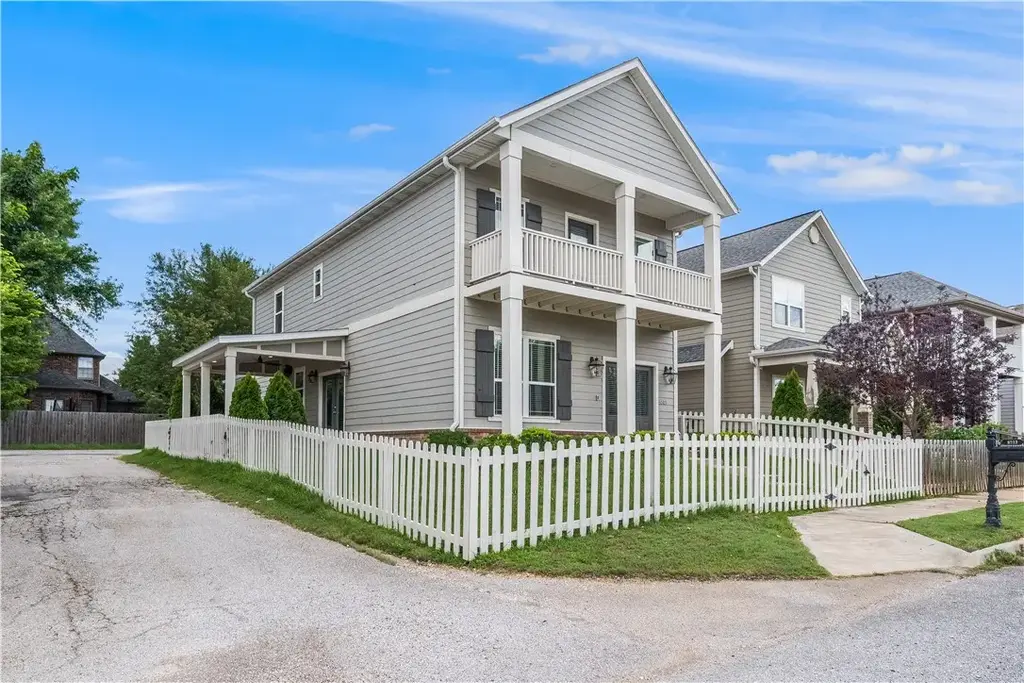 6513 W Pleasant Way, Rogers